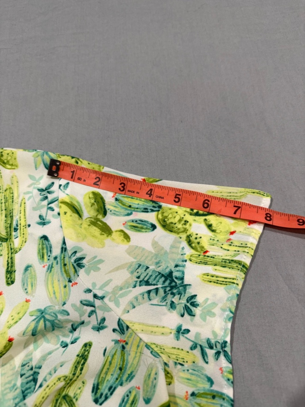 Torrid Green Cactus Print Flutter Sleeve Blouse Size 1 - Picture 10 of 12